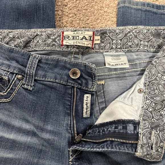 Ariat 31s straight leg jeans - Picture 3 of 3